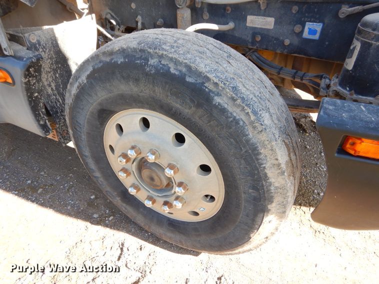 image for item EY9340 1993 Kenworth T600 grain truck