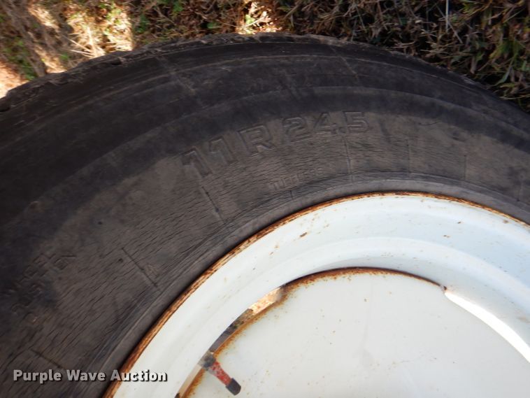 image for item EY9343 Ficklin 435 grain cart