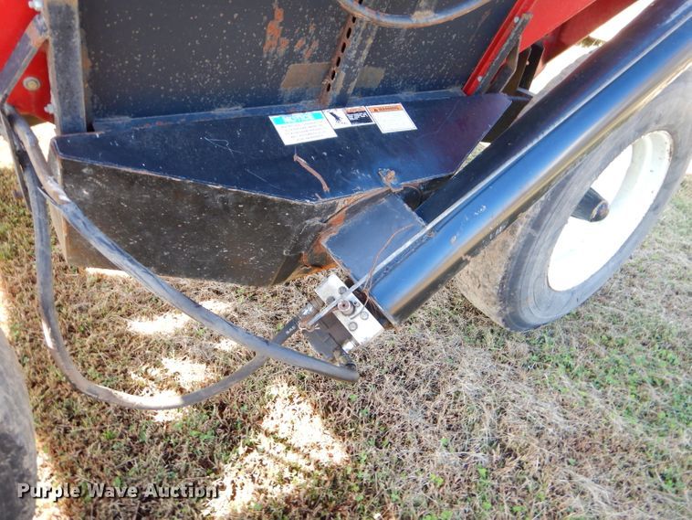 image for item EY9343 Ficklin 435 grain cart