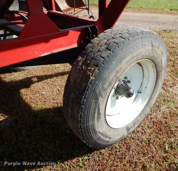 image for item EY9343 Ficklin 435 grain cart