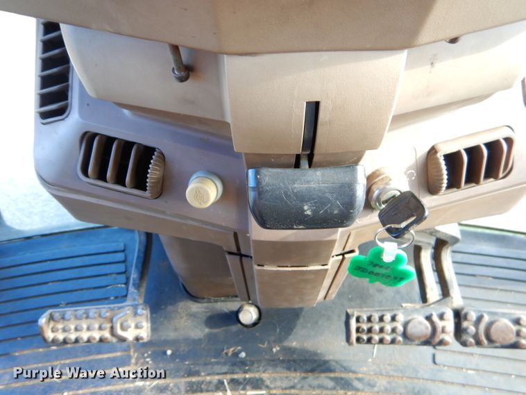 image for item FC9998 1994 John Deere 7800 tractor