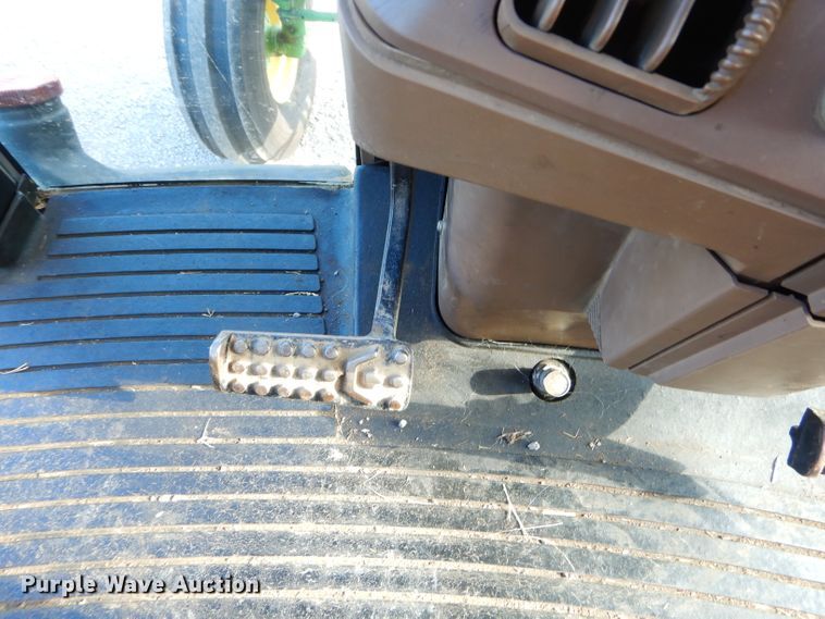 image for item FC9998 1994 John Deere 7800 tractor