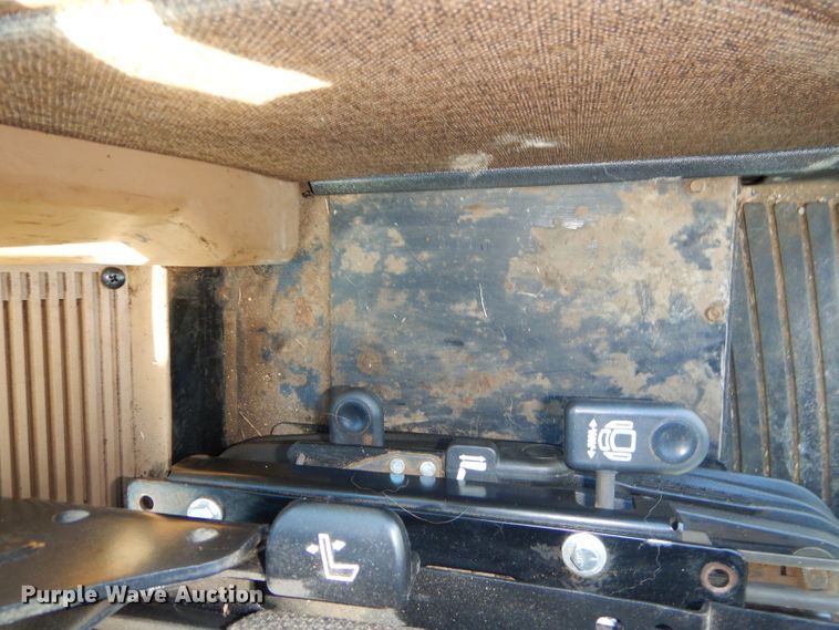 image for item FC9998 1994 John Deere 7800 tractor