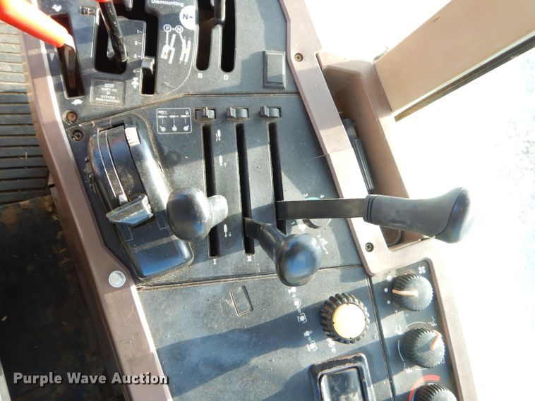 image for item FC9998 1994 John Deere 7800 tractor