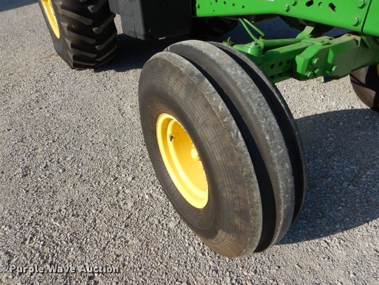 image for item FC9998 1994 John Deere 7800 tractor