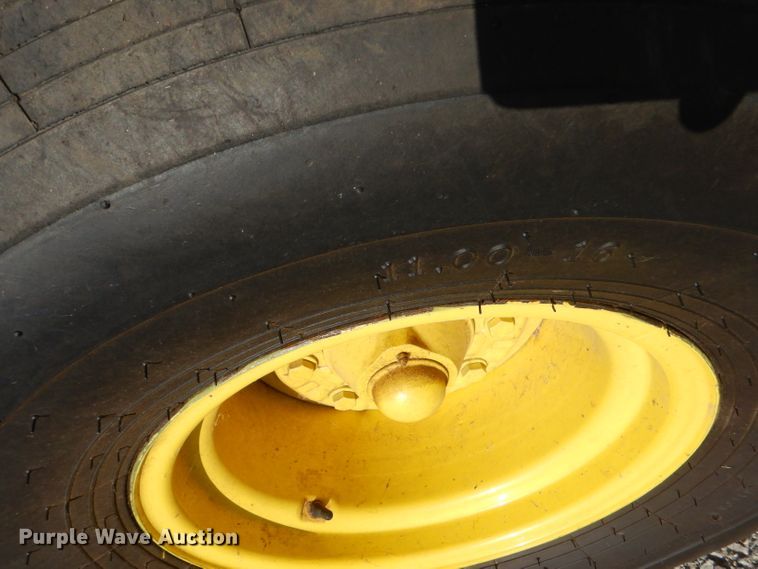 image for item FC9998 1994 John Deere 7800 tractor