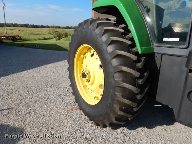 image for item FC9998 1994 John Deere 7800 tractor