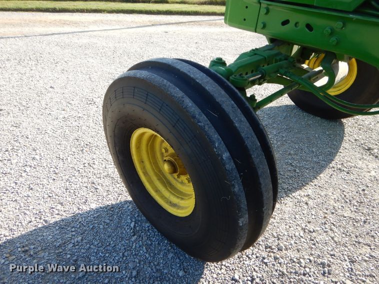 image for item FC9998 1994 John Deere 7800 tractor