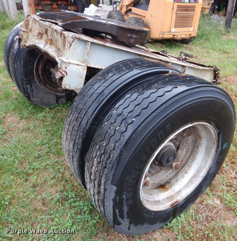 image for item GJ9853 1988 Fruehauf converter dolly