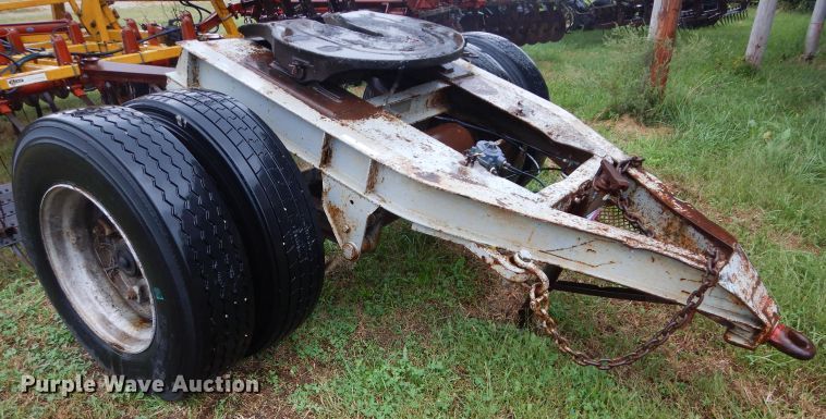 image for item GJ9853 1988 Fruehauf converter dolly