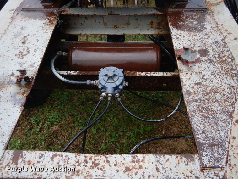 image for item GJ9853 1988 Fruehauf converter dolly