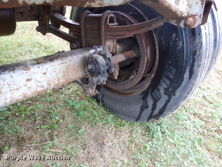 image for item GJ9853 1988 Fruehauf converter dolly