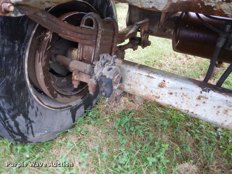 image for item GJ9853 1988 Fruehauf converter dolly