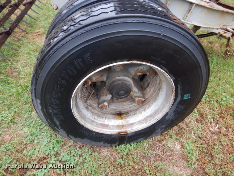 image for item GJ9853 1988 Fruehauf converter dolly