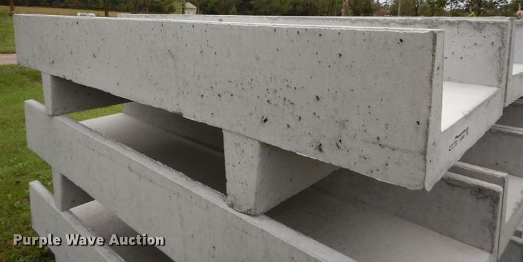 image for item GJ9881 (10) concrete feed bunks