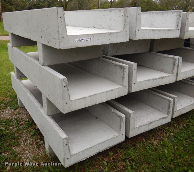 image for item GJ9881 (10) concrete feed bunks