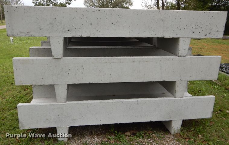 image for item GJ9881 (10) concrete feed bunks