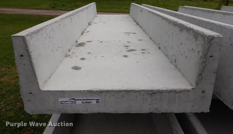 image for item GJ9881 (10) concrete feed bunks