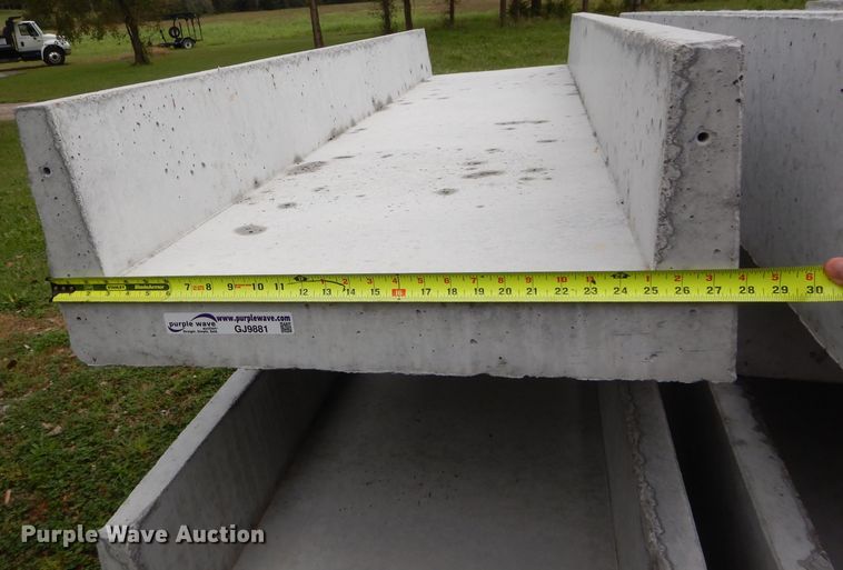 image for item GJ9881 (10) concrete feed bunks