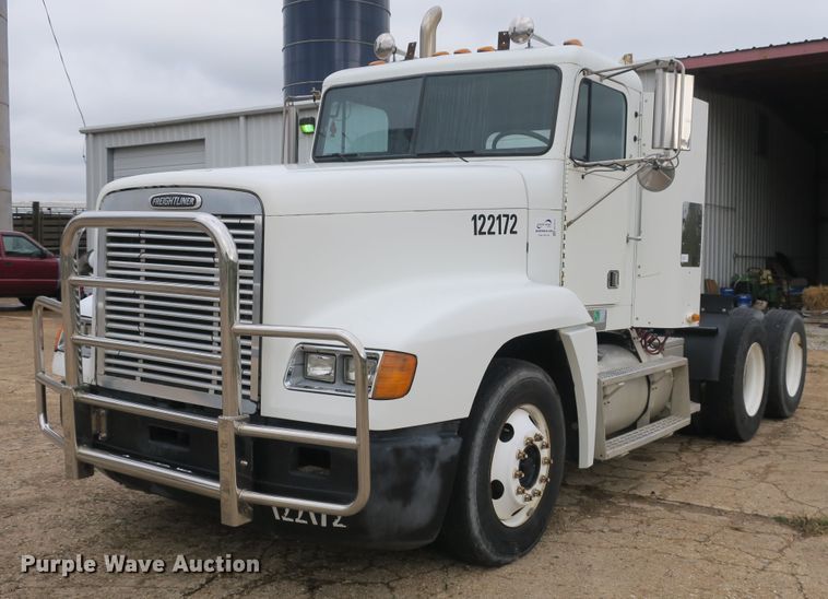 image for item DB10178 2001 Freightliner FLD semi truck