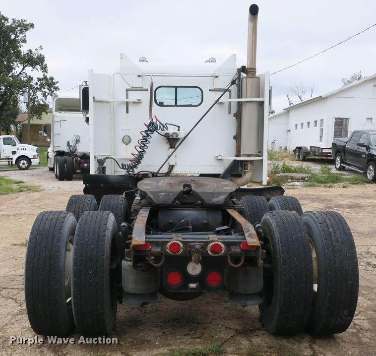 image for item DB10178 2001 Freightliner FLD semi truck