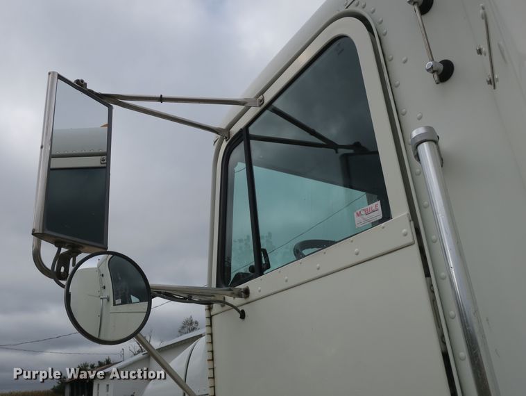 image for item DB10178 2001 Freightliner FLD semi truck