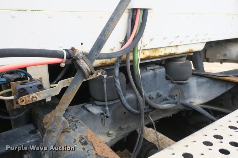 image for item DB10178 2001 Freightliner FLD semi truck