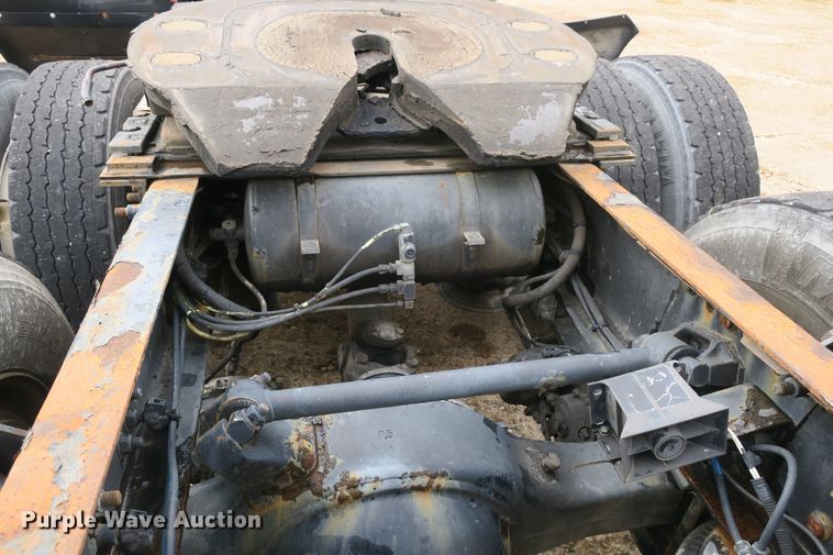 image for item DB10178 2001 Freightliner FLD semi truck