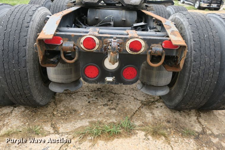 image for item DB10178 2001 Freightliner FLD semi truck