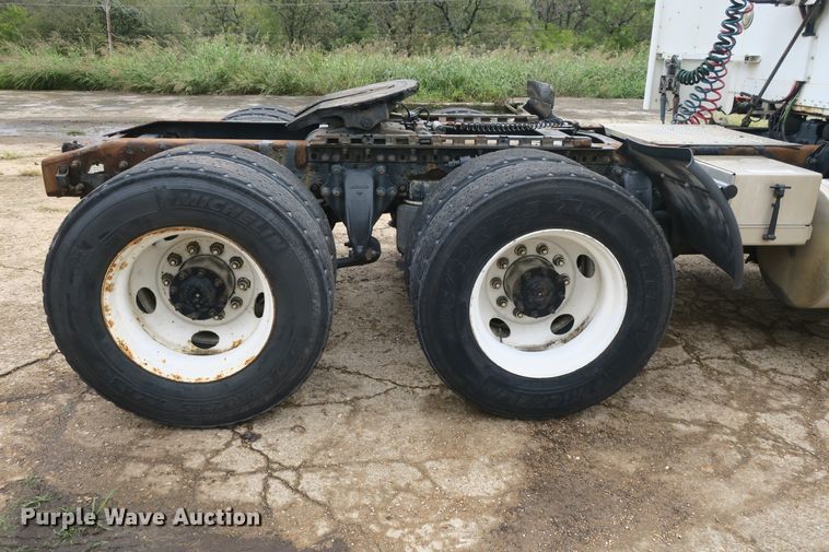 image for item DB10178 2001 Freightliner FLD semi truck