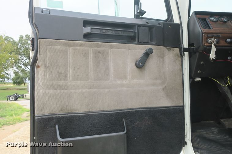 image for item DB10178 2001 Freightliner FLD semi truck