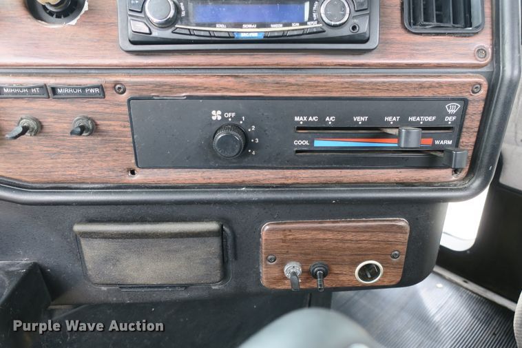 image for item DB10178 2001 Freightliner FLD semi truck