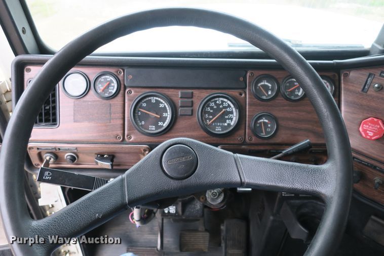 image for item DB10178 2001 Freightliner FLD semi truck