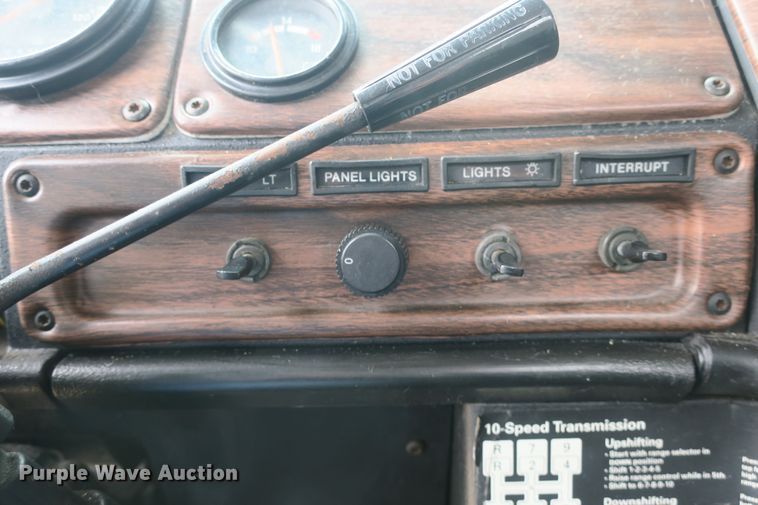 image for item DB10178 2001 Freightliner FLD semi truck