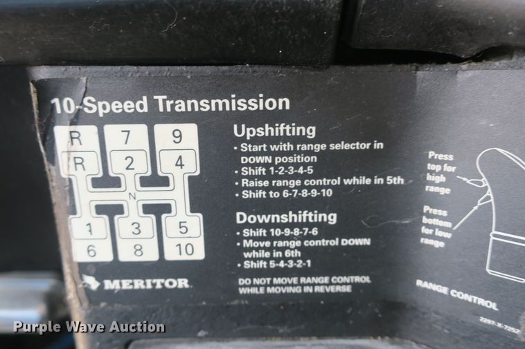 image for item DB10178 2001 Freightliner FLD semi truck