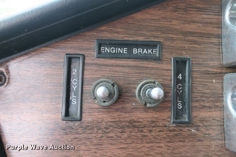 image for item DB10178 2001 Freightliner FLD semi truck