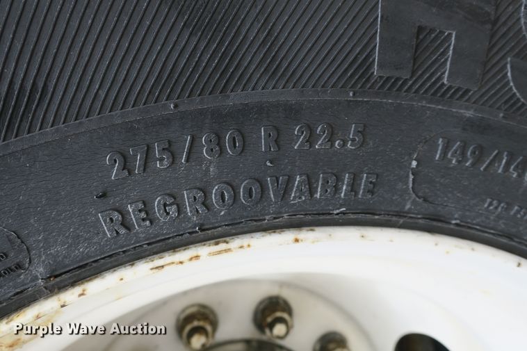 image for item DB10178 2001 Freightliner FLD semi truck