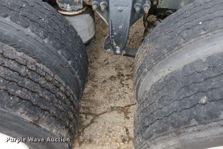 image for item DB10178 2001 Freightliner FLD semi truck