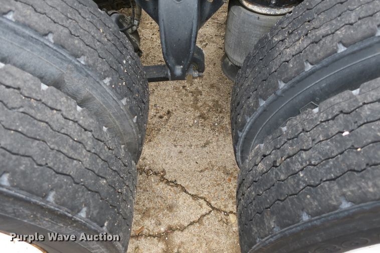 image for item DB10178 2001 Freightliner FLD semi truck