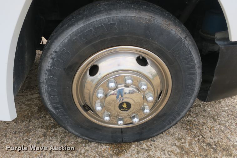 image for item DB10178 2001 Freightliner FLD semi truck