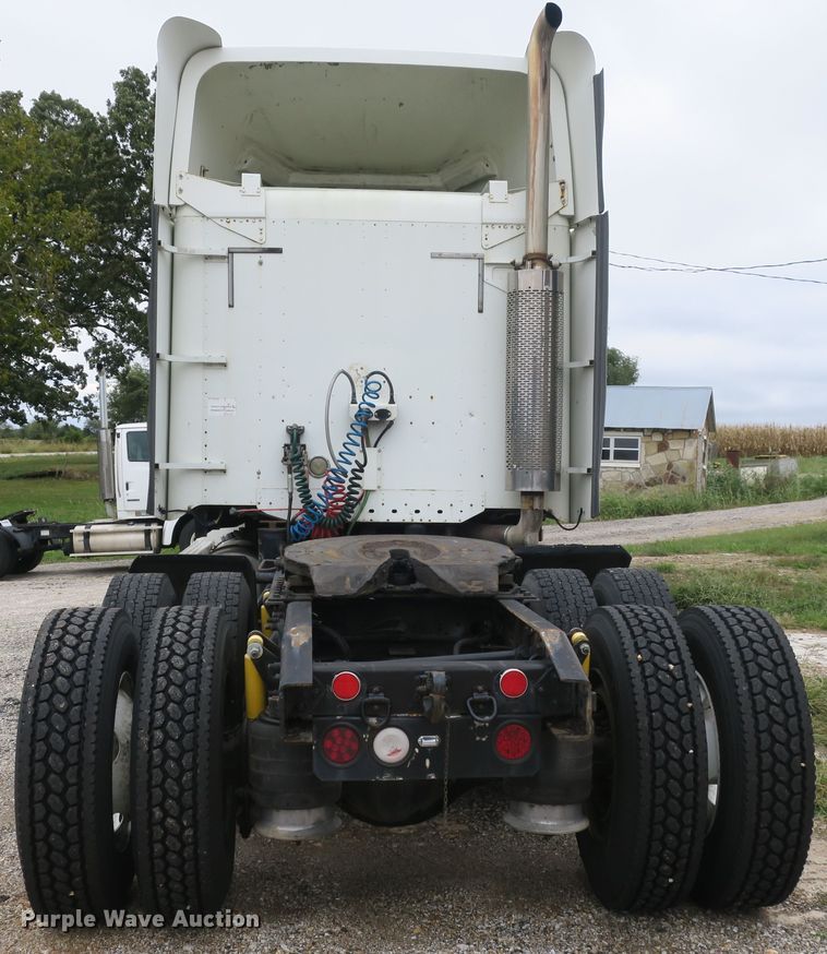 image for item DB10179 2002 Freightliner Century Class ST semi truck