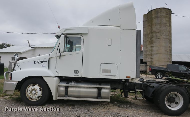 image for item DB10179 2002 Freightliner Century Class ST semi truck