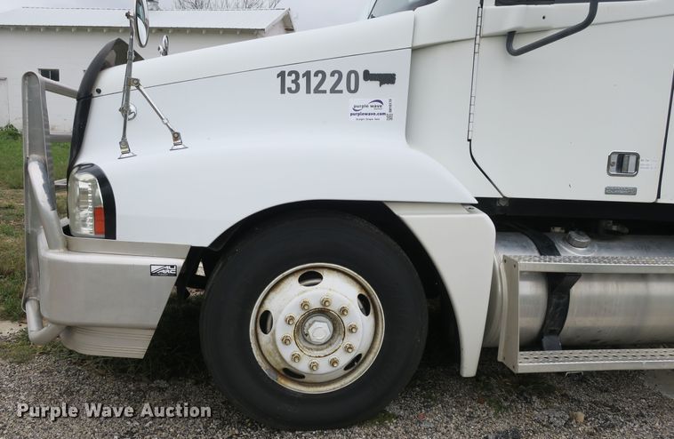 image for item DB10179 2002 Freightliner Century Class ST semi truck