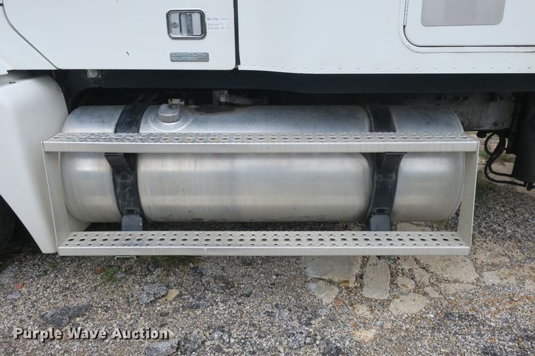 image for item DB10179 2002 Freightliner Century Class ST semi truck