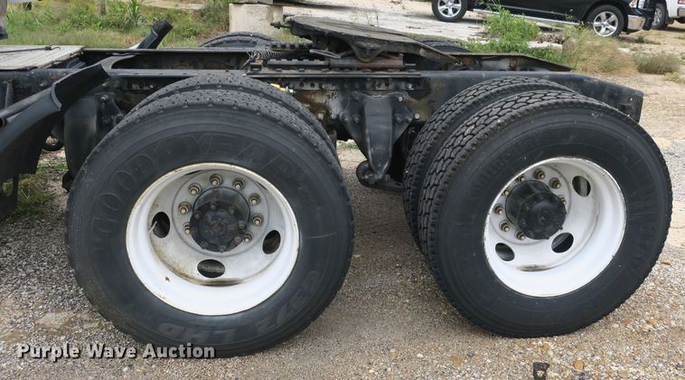 image for item DB10179 2002 Freightliner Century Class ST semi truck