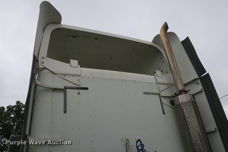 image for item DB10179 2002 Freightliner Century Class ST semi truck