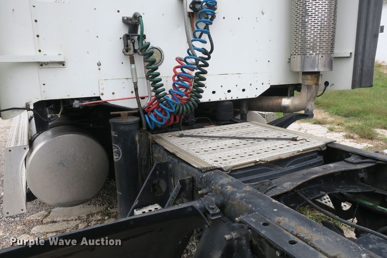 image for item DB10179 2002 Freightliner Century Class ST semi truck