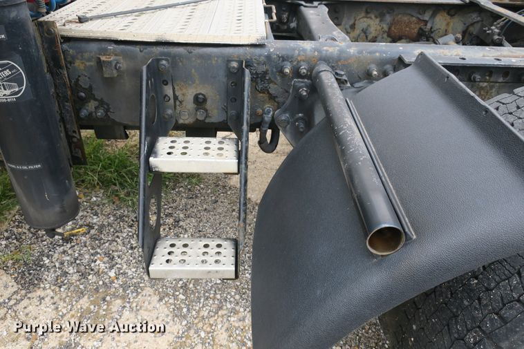 image for item DB10179 2002 Freightliner Century Class ST semi truck