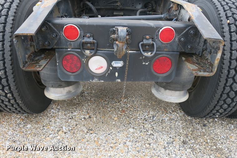 image for item DB10179 2002 Freightliner Century Class ST semi truck