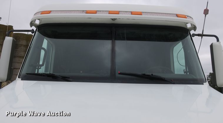 image for item DB10179 2002 Freightliner Century Class ST semi truck